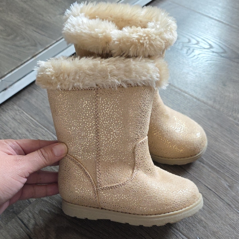 NWT Cat & Jack Glittery Tan Boots with Fur Trim